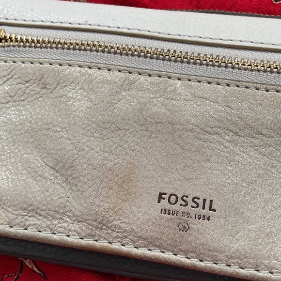 Fossil | pebbled leather snap and zip wallet. Two-tone color. Gold hardware. - Picture 11 of 11